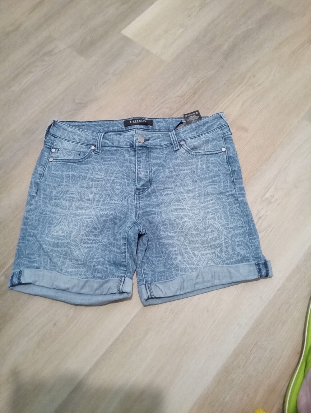 Liverpool Jeans Company Size 10 Cuffed Denim Blue Jean Shorts 5"inseam